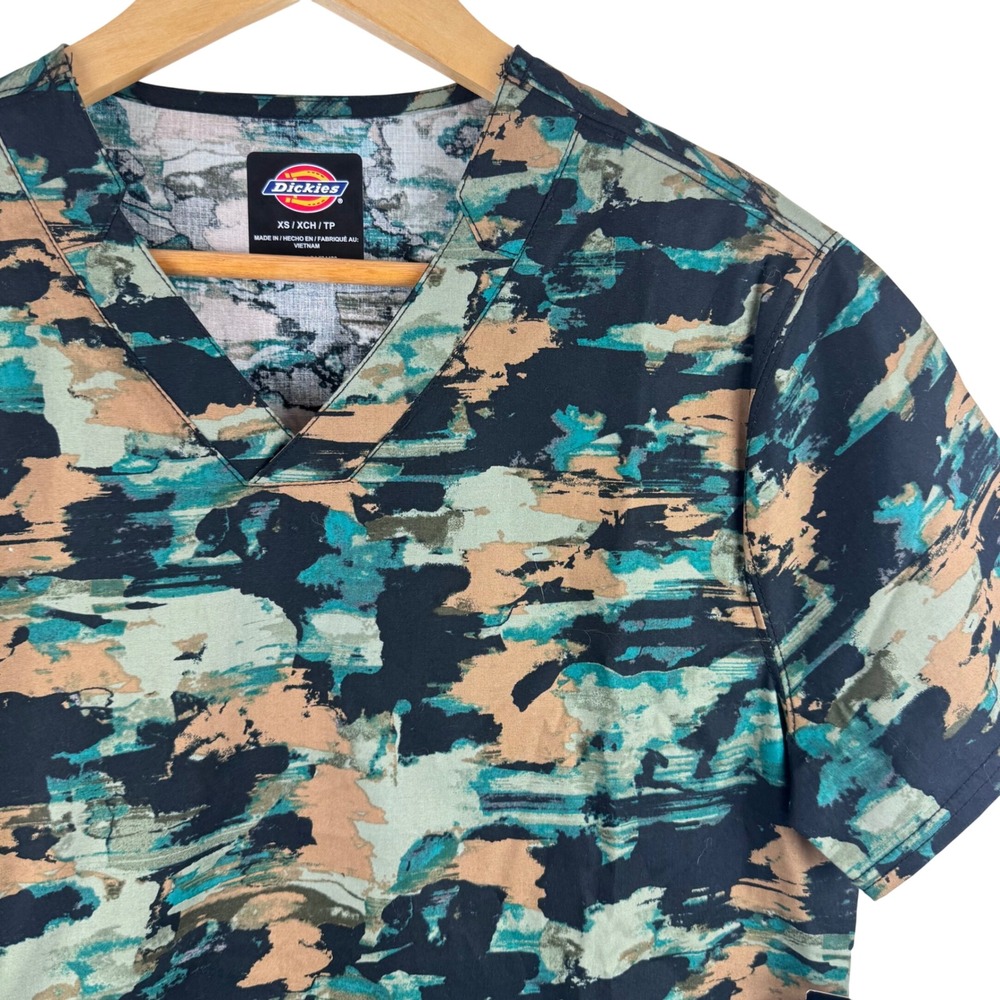 Dickies Scrub Top Mens XS Green Camo V-Neck Medical Workwear DK668 NEW